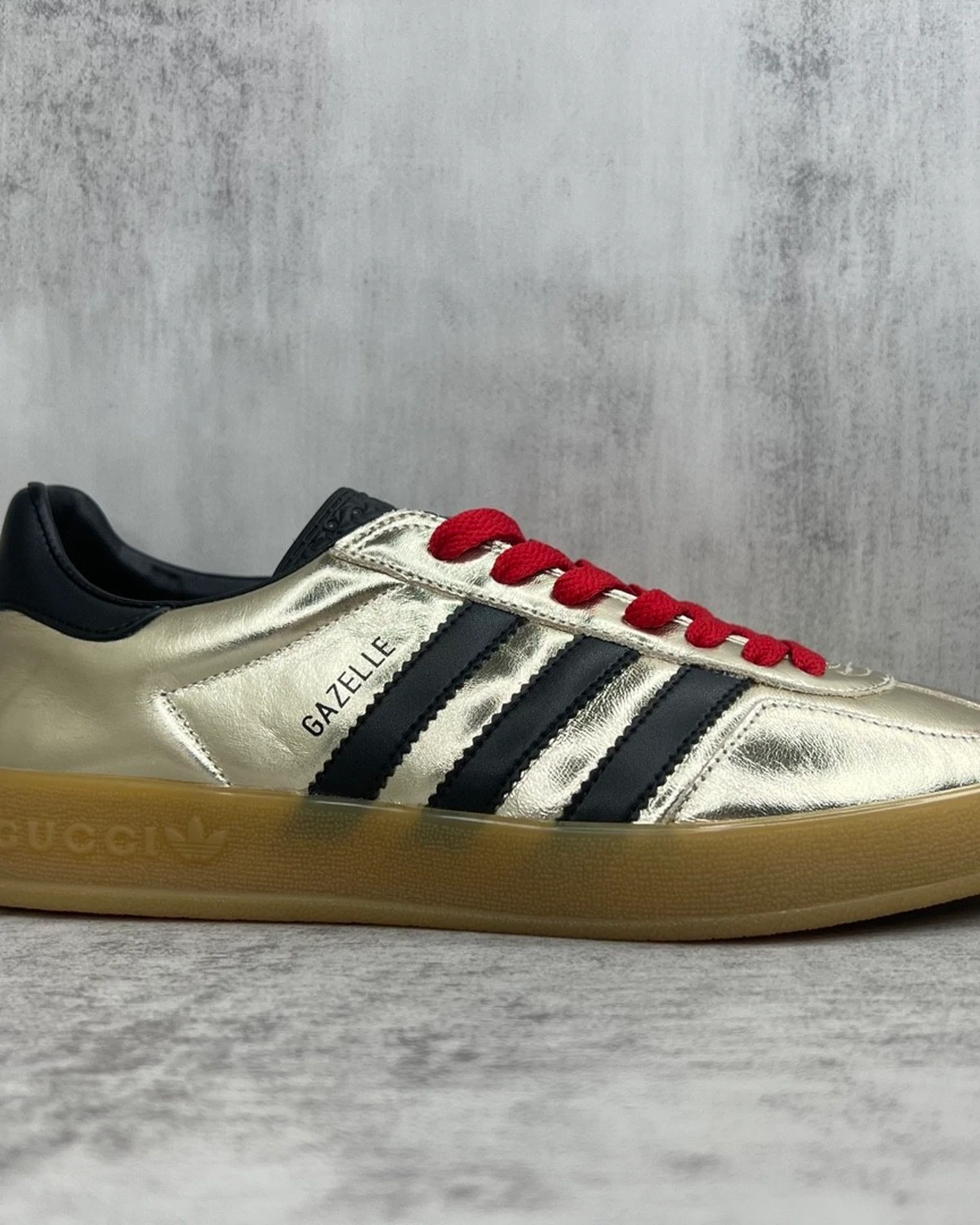 adidas-gucci-gazelle-metallic-gold-sneakers (4) Kivne Adidas x Gucci Gazelle Metallic Gold