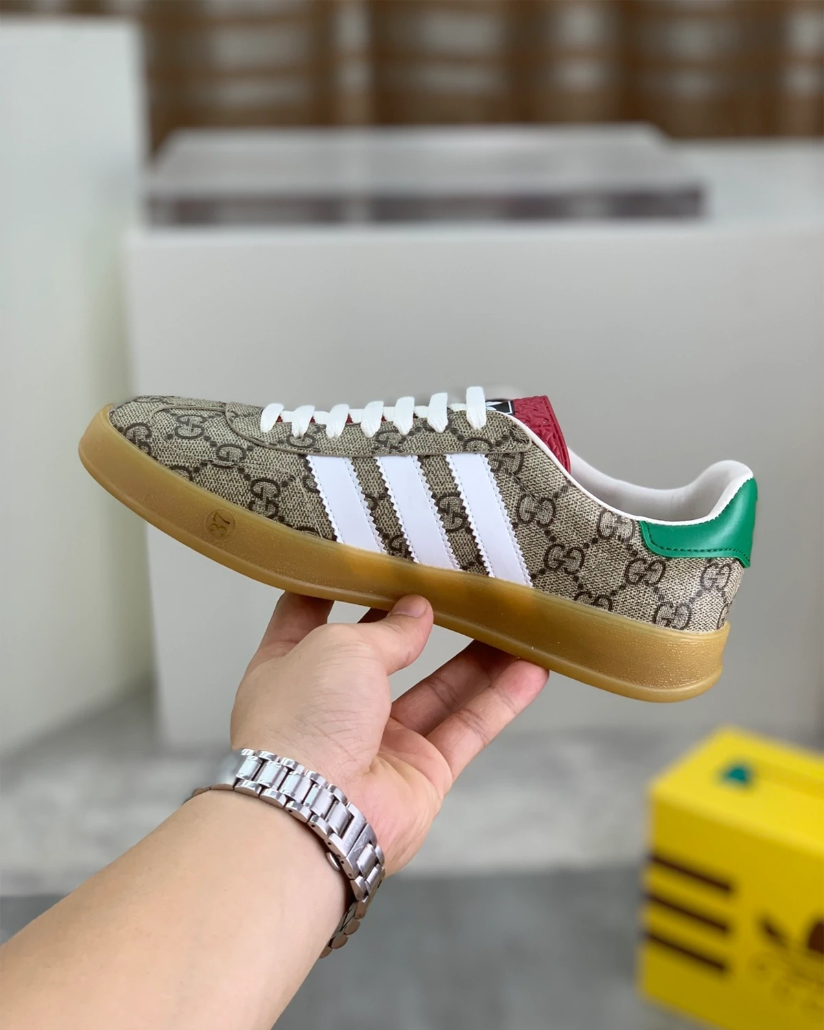 gucci-x-adidas-gazelle-gg-monogram-cream-beige (2) Kivne Gucci x Adidas Gazelle Beige GG Monogram