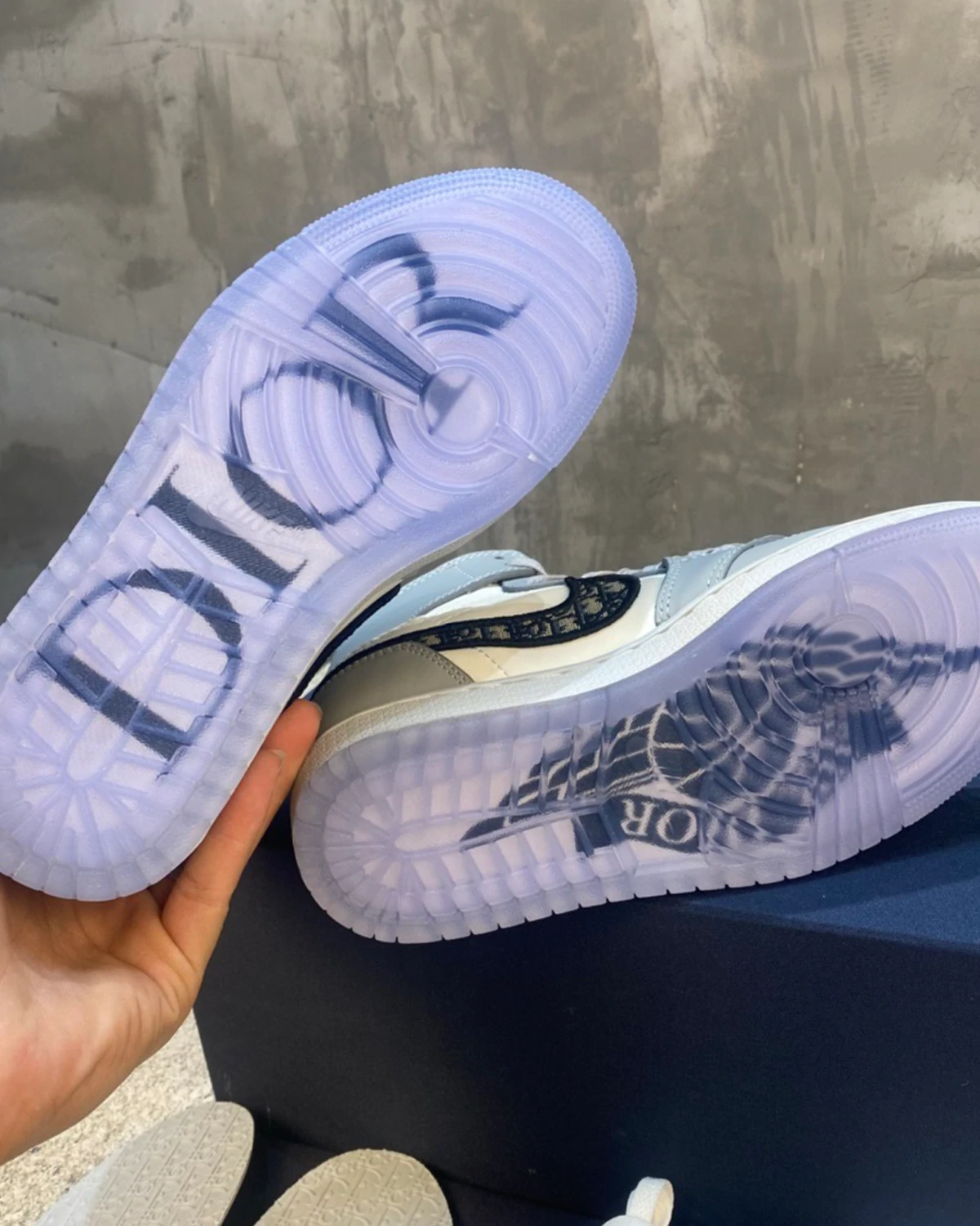 4 Kivne DIOR x Jordan Air Jordan 1 High Og 'White Wolf Grey'