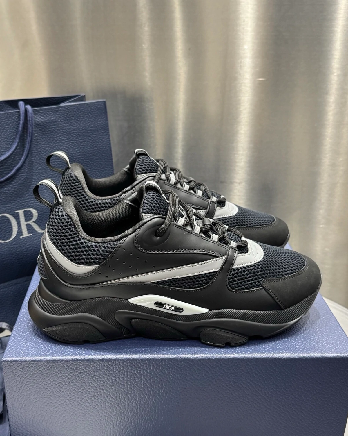 Kivne Dior B22 'Black Reflective'