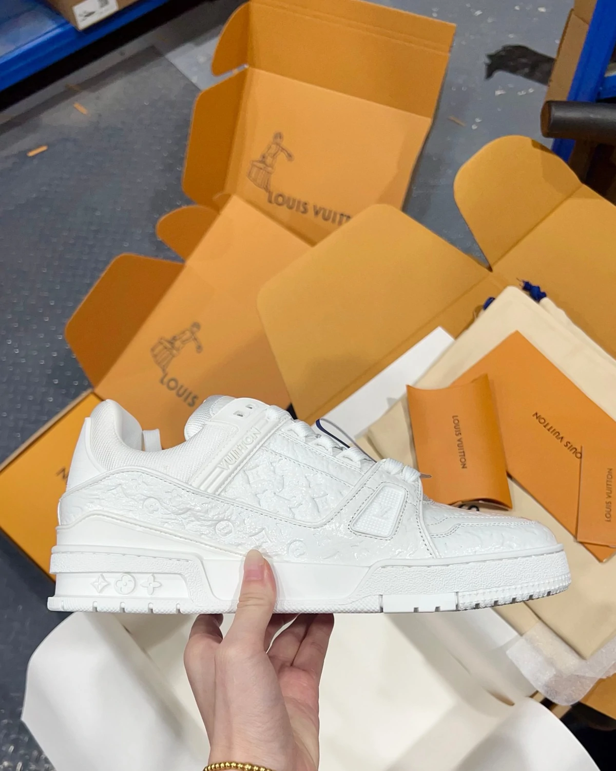 Kivny LV Trainer White Sport Shoes