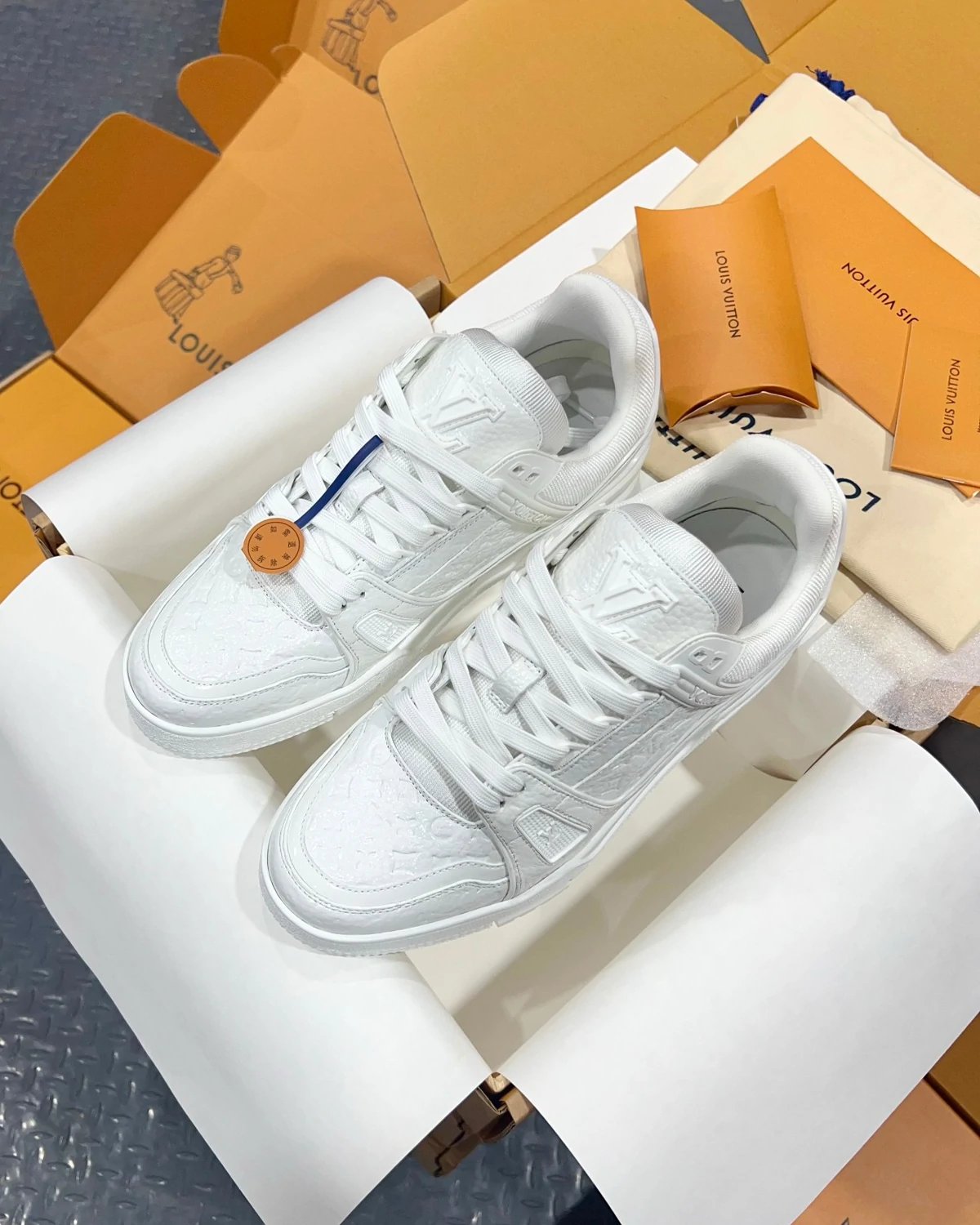 louis-vuitton-trainer-white-sport-shoes-lv-sneakers (4) Kivny LV Trainer White Sport Shoes