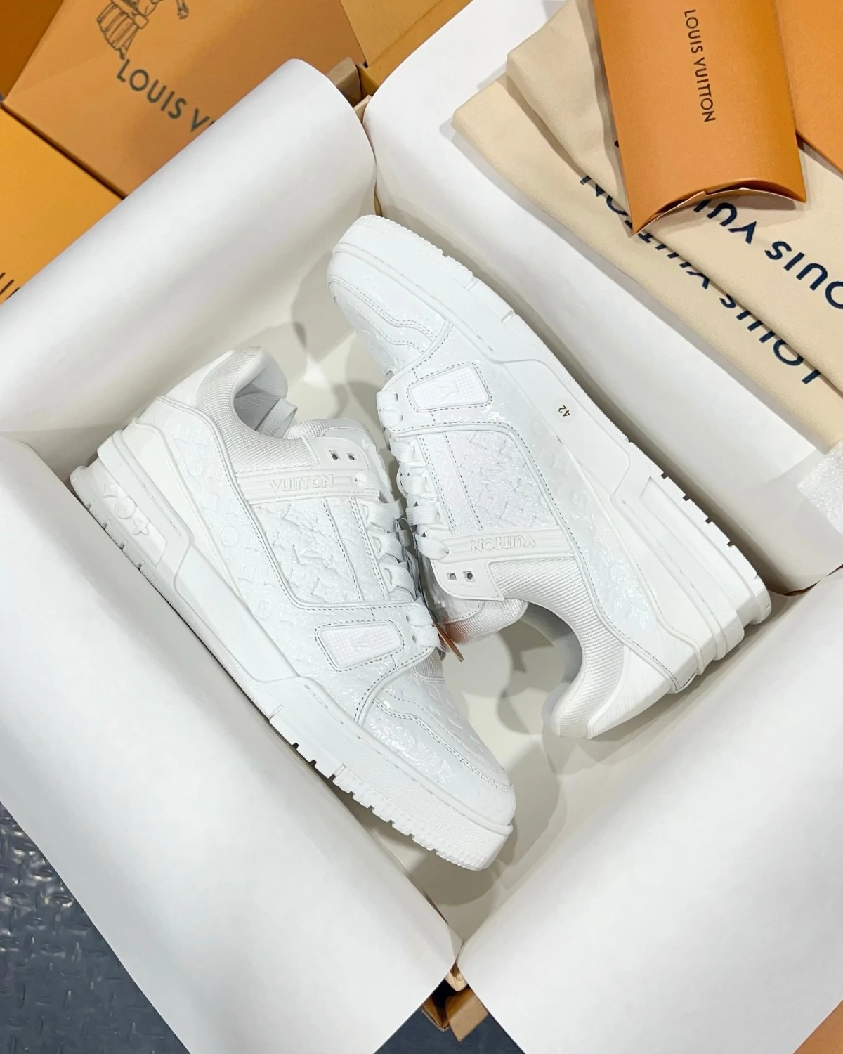 louis-vuitton-trainer-white-sport-shoes-lv-sneakers (6) Kivny LV Trainer White Sport Shoes