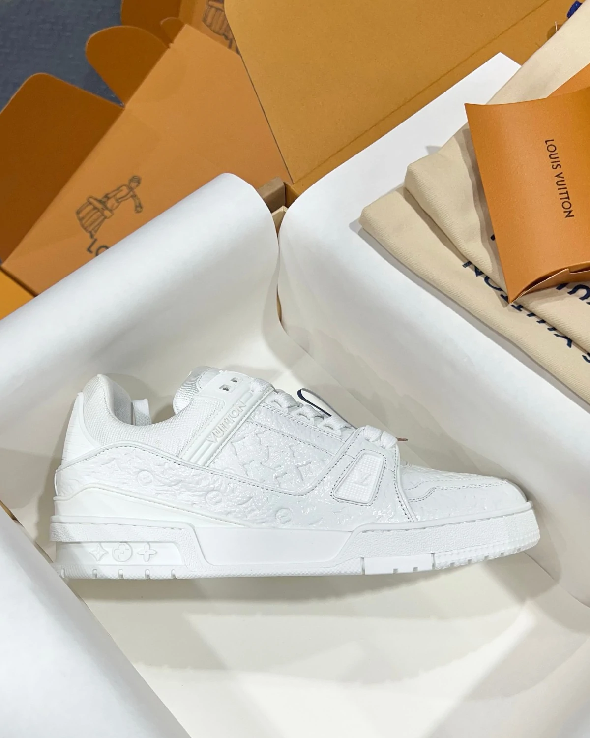 louis-vuitton-trainer-white-sport-shoes-lv-sneakers (7) Kivny LV Trainer White Sport Shoes