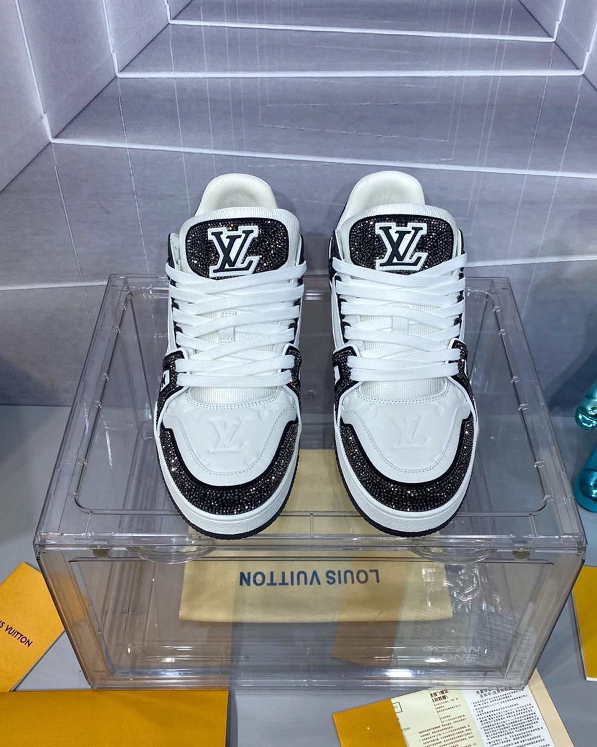 lv-trainer-sports-shoes-luxury-sneakers-men-women-fashion (4) Kivne LV Trainer sports shoes