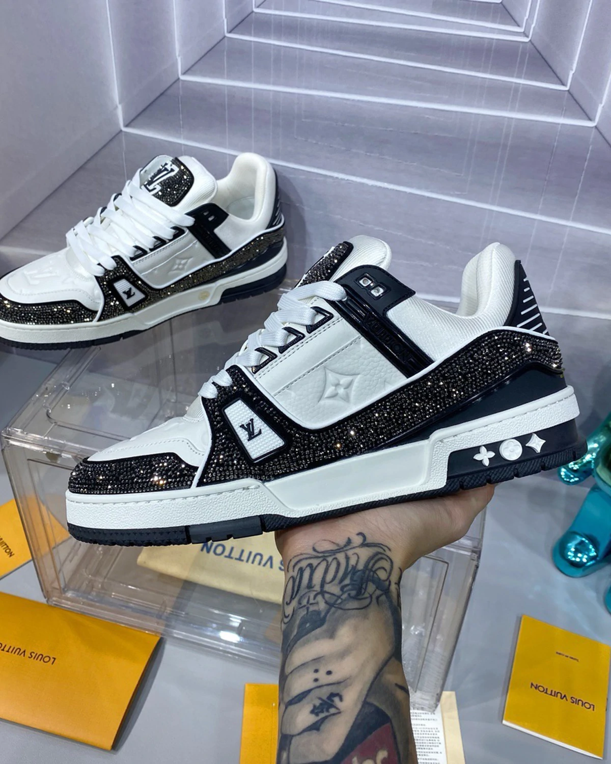 lv-trainer-sports-shoes-luxury-sneakers-men-women-fashion (5) Kivne LV Trainer sports shoes