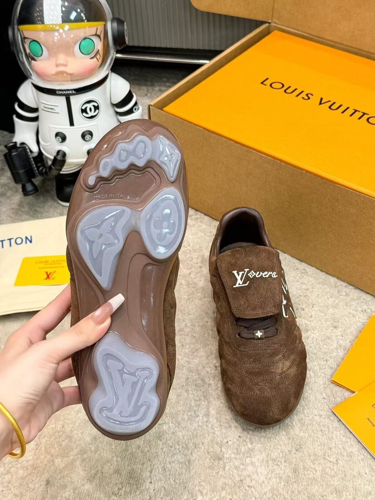 footprint-soccer-brown
