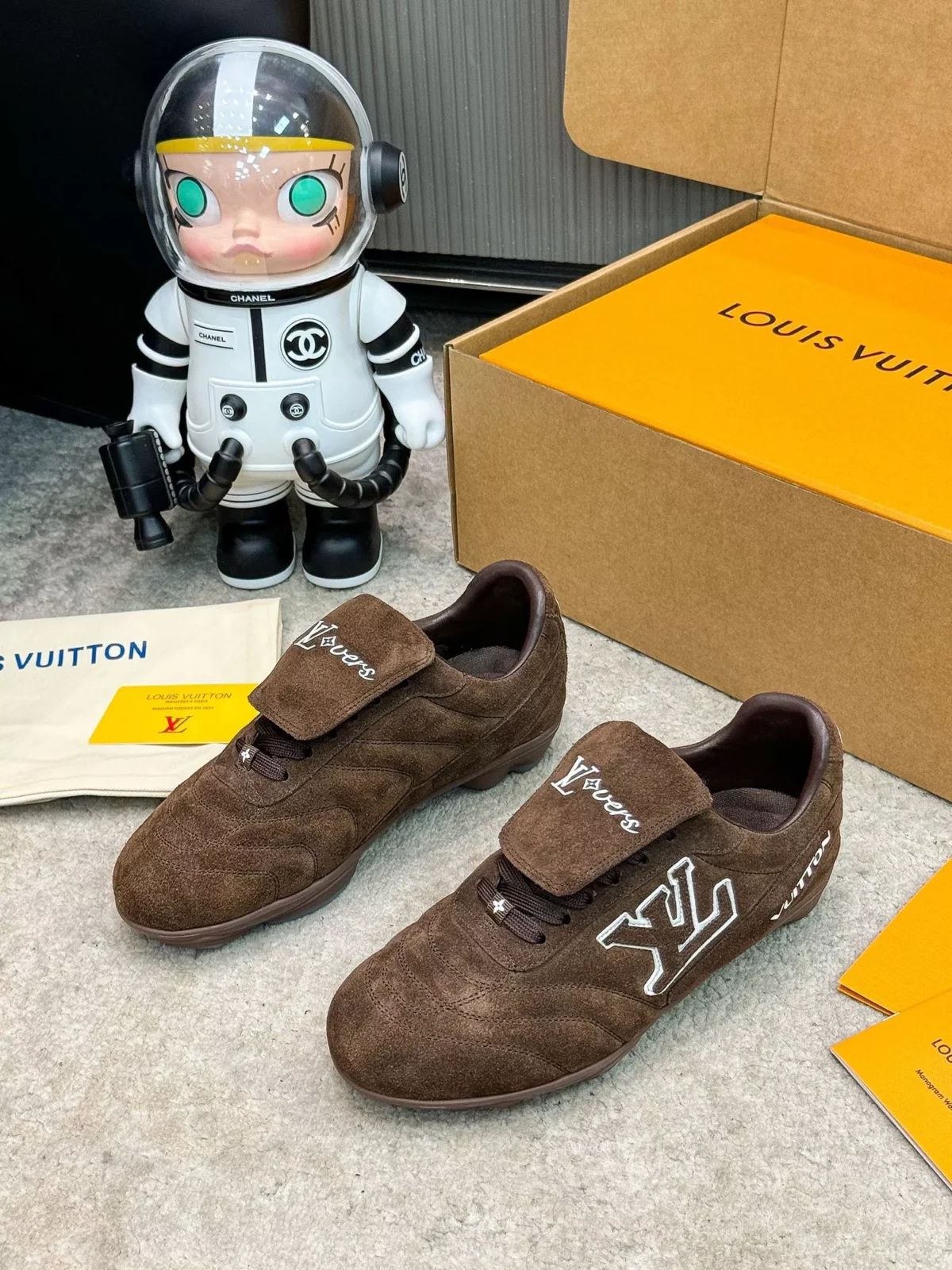 footprint-soccer-brown