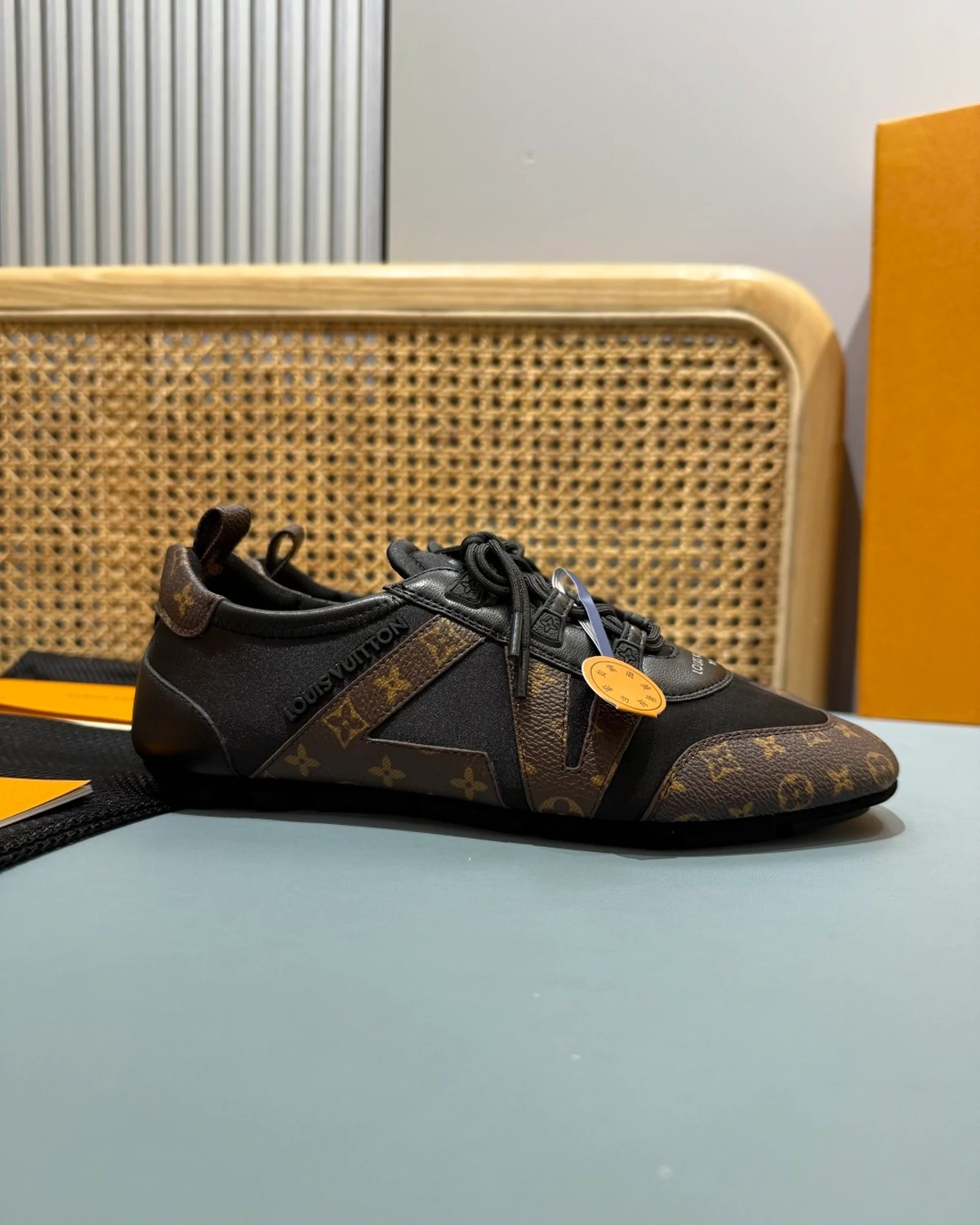 Sneakerina 'Black'